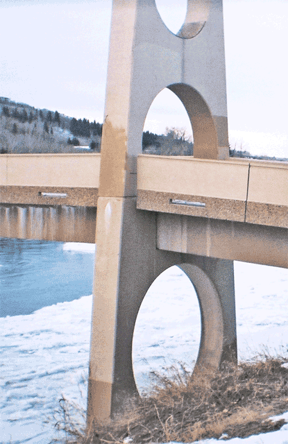 Bridge to Edworthy Park, Calgary, Alberta in January (3D wobble gif).