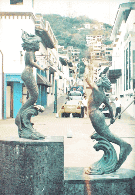 Mermaid & merman statues (3D wobble gif). Puerto Vallarta, Mexico.